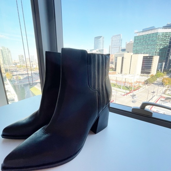 Marc Fisher Mayden Black Leather Sleek Western Pointed Leather Boots Size 10 - Picture 4 of 5